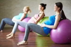 pregnant women exercising.